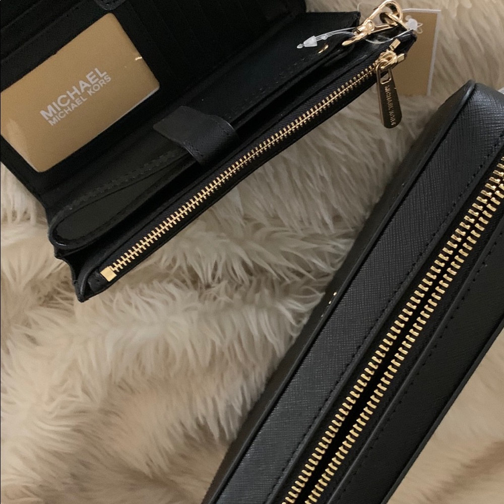 MICHAEL KORS CROSSBODY & WRISTLET SET! NWT! - Picture 5 of 16